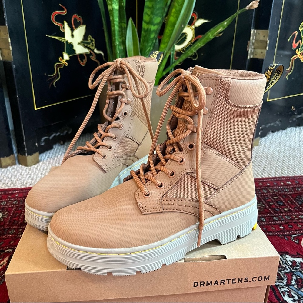 Dr Martens IOWA Combat boots